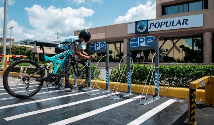 Varias oficinas del Banco Popular cuentan ya con biciparqueos.